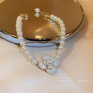 Bracelet de perles finition fleur