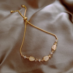 Bracelet doré ornement cristal