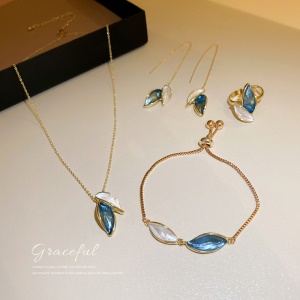 Parure bracelet-collier-boucle d'oreille-bague