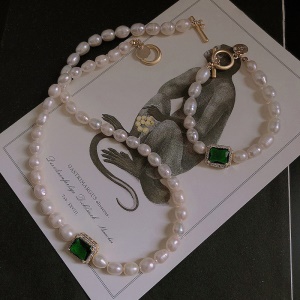 Collier/ Bracelet de perles