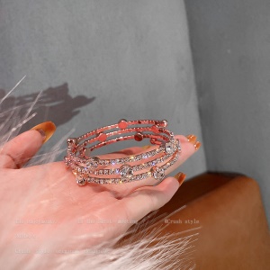 Bracelet multicouche orné en pierre de cristal