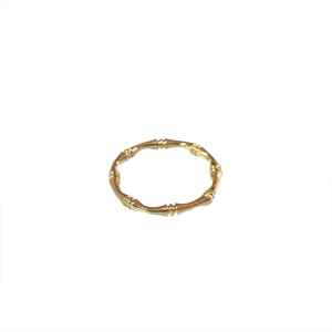 Bague ondulé sertie et design bambou