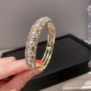 Bracelet sorti de perles et diamants
