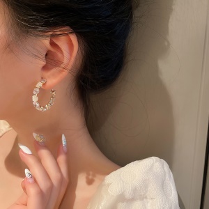 Boucles d'oreilles serties de diamants Bracelet floral serti