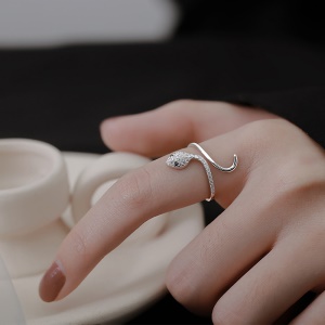 Bague ouverte en forme de serpent