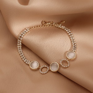 Bracelet a double alignement incrustré de cristaux