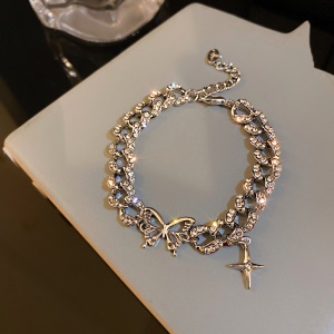 Bracelet croix avec papillon