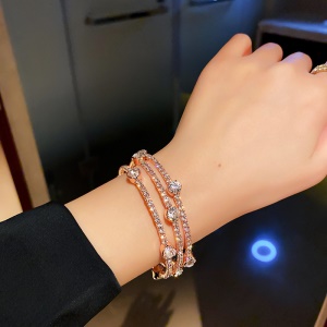 Bracelet multicouche orné en pierre de cristal