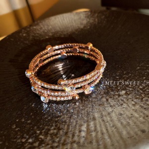 Bracelet multicouche orné en pierre de cristal