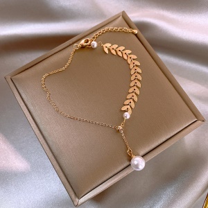 Bracelet a motif feuille et perle
