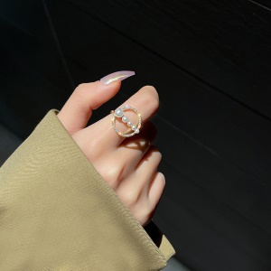 Bague doré avec perles