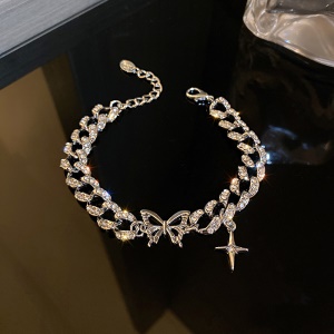 Bracelet croix avec papillon
