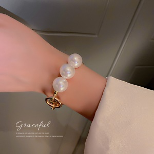 Bracelet chic à raccord forme géométrique