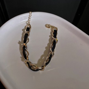 Bracelet en cuir et maille acier