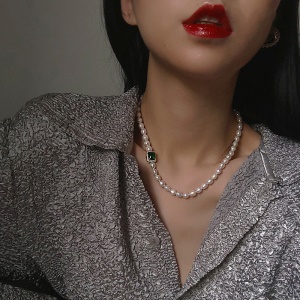 Collier/ Bracelet de perles