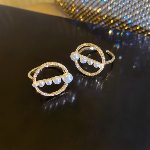 Bague doré avec perles