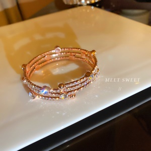 Bracelet multicouche orné en pierre de cristal