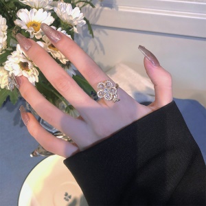 Bague carrée dore sertie cristaux