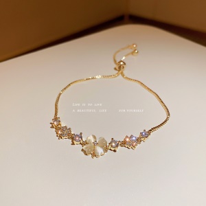 Bracelet floral serti de cristaux de pierre