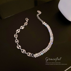 Bracelet en zircon avec ouverture réglable