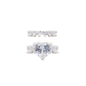 Bague diamant incrusté avec décoration en forme de coeur