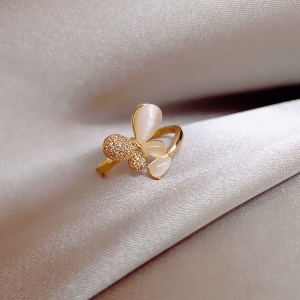 Bague design stylé pour femme