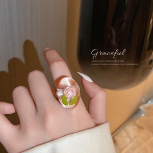 Bague stylé transparente en acrylique pour les filles
