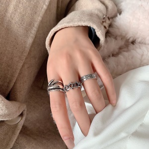 Bague vintage avec design stylé pour femme