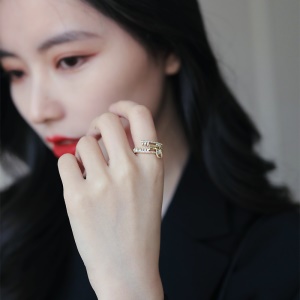 Bague design Zip en pierres artificielles