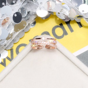 Bague incrustée de diamant  artificiels