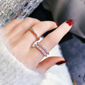 Bague Zircon avec ouverture