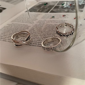 Bague vintage avec design stylé pour femme