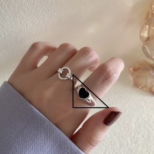 Bague design multi ornements pour main