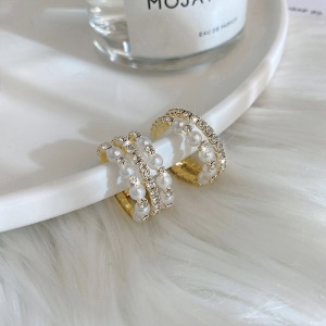 Bague à la mode avec décoration de perles