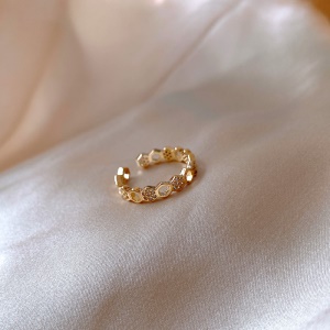 Bague dorée  ajustable avec ouverture