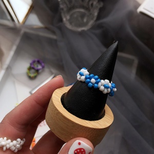 Bague mignonne  à petites fleurs