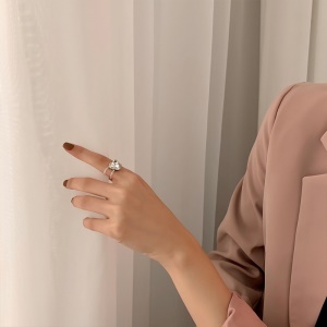 Bague avec cristal incrusté  en forme de coeur