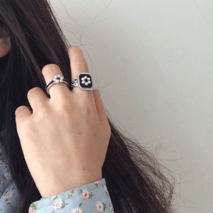 Bague ouverte et réglable avec perles