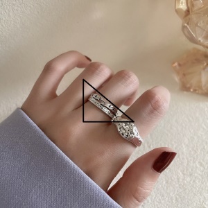 Bague design multi ornements pour main