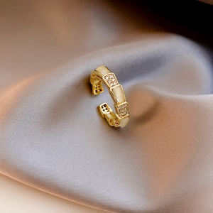 Bague en diamant opale plaqué avec de l'or  véritable