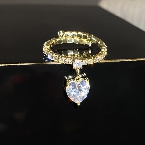 Anneau incrusté de diamants artificiels