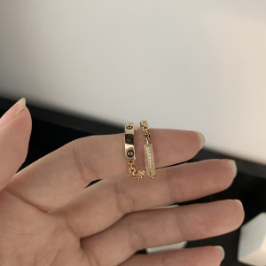 Bague en or plaqué incrustée de diamants artificiels