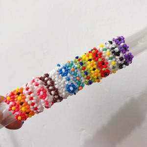 Bague mignonne  à petites fleurs