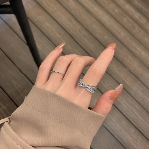 Bague simple ouverte en zircon avec diamant incrusté