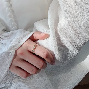 Bague dorée  ajustable avec ouverture