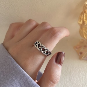 Bague design multi ornements pour main