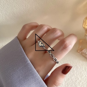 Bague design multi ornements pour main
