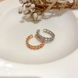 Bague en forme de chaine ouverte avec diamant incrusté