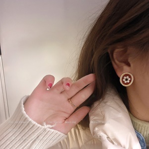 Boucles d'oreilles incrustées de perles