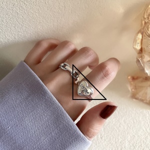 Bague design multi ornements pour main